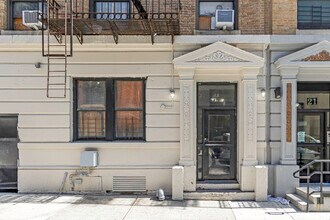 23 Arden St in New York, NY - Building Photo - Building Photo