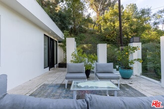 7473 Mulholland Dr in Los Angeles, CA - Building Photo - Building Photo