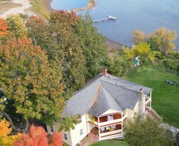 14 Main St in Westport, NY - Building Photo