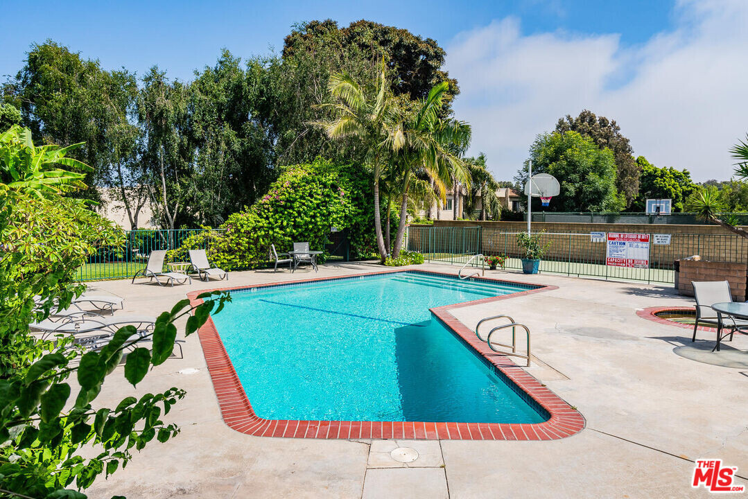 6475 Kanan Dume Rd in Malibu, CA - Foto de edificio