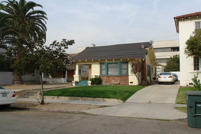 317 E Elk Ave in Glendale, CA - Building Photo - Building Photo