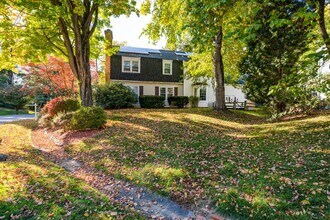 9841 Meadowcroft Ln in Gaithersburg, MD - Building Photo - Building Photo