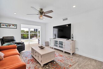1441 Ocean Dr, Unit 207 in Vero Beach, FL - Building Photo - Building Photo