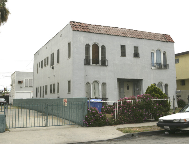 1345 W 38th St in Los Angeles, CA - Foto de edificio - Building Photo