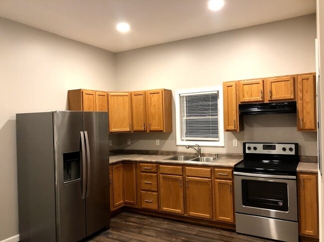 69 Hampshire St, Unit 3 in Auburn, ME - Building Photo - Building Photo