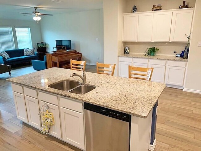 4016 Spur Trail Dr in Denton, TX - Building Photo - Building Photo