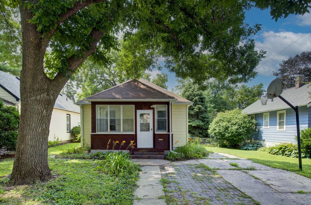 5633 Lake St in Omaha, NE - Foto de edificio