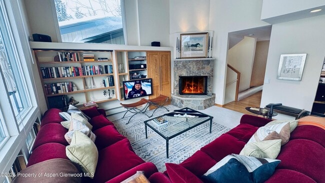 302 Roaring Fork Dr in Aspen, CO - Building Photo - Building Photo