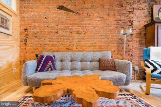 1912 E Cumberland St in Philadelphia, PA - Building Photo - Building Photo