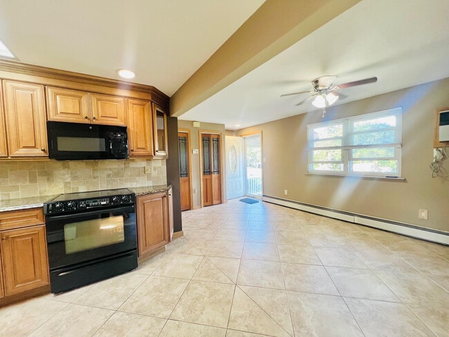 260 Jamaica Ave in Medford, NY - Building Photo - Building Photo