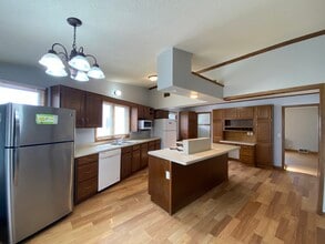 610 6th Ave NW in Rochester, MN - Building Photo - Building Photo