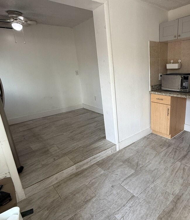 10370 SW 7th St, Unit Efficiency