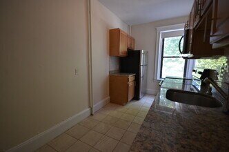 277 Saint Paul St, Unit 3 in Brookline, MA - Foto de edificio - Building Photo
