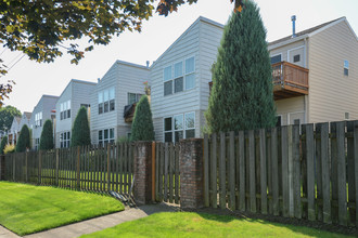 Riverview Village Homes in Portland, OR - Building Photo - Building Photo