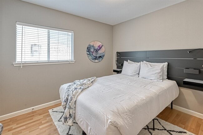 2215 Fort Laramie Dr