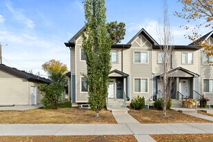 10104-10113 113 Ave NW in Edmonton, AB - Building Photo