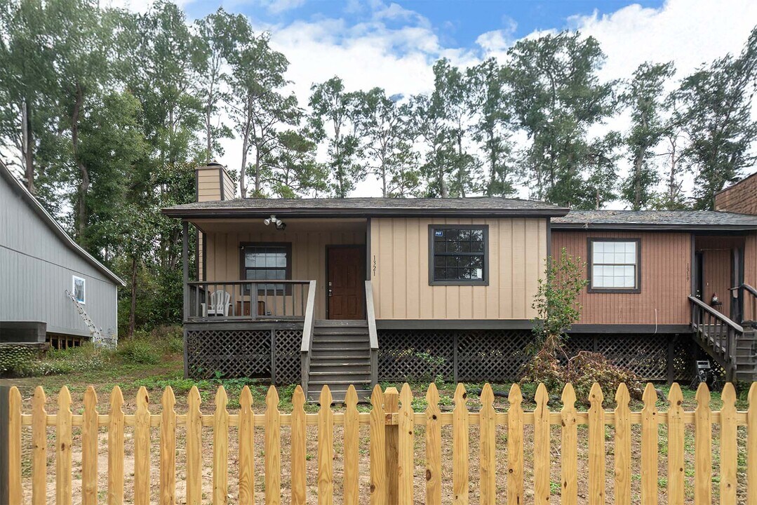 1321 Burgess Dr in Tallahassee, FL - Foto de edificio