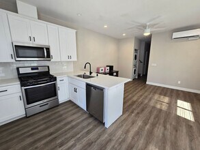 5474 Dorothy Dr in San Diego, CA - Foto de edificio - Building Photo