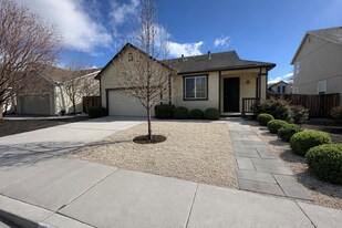 2102 Red Blossom Ct in Sparks, NV - Building Photo