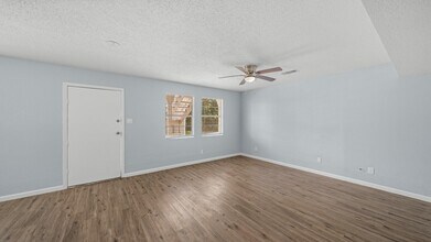 12033 18th St in Santa Fe, TX - Building Photo - Building Photo