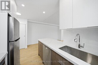 993 O'Connor Dr in Toronto, ON - Building Photo - Building Photo