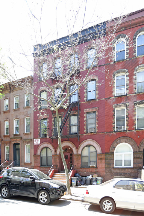 426 Clinton St in Brooklyn, NY - Building Photo