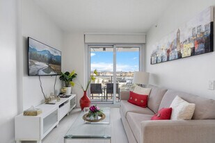 180 E 2nd Ave in Vancouver, BC - Building Photo