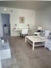 100 Sunrise Dr in Miami, FL - Building Photo - Building Photo