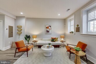 819 D St NE, Unit 7 in Washington, DC - Building Photo - Building Photo