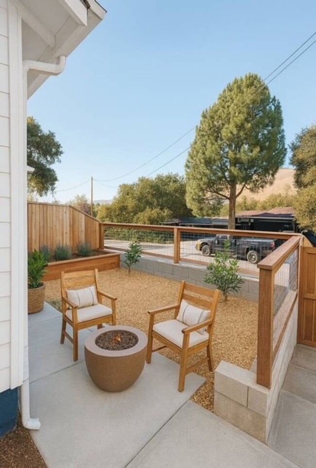 3291 Rockview Pl in San Luis Obispo, CA - Building Photo - Building Photo