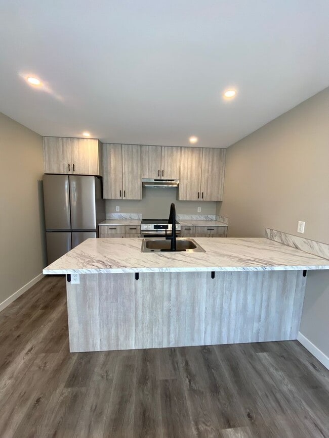 property at 300 W Fairfield St