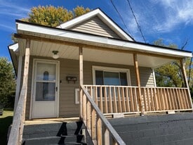 120 Pearl St in Greeneville, TN - Building Photo