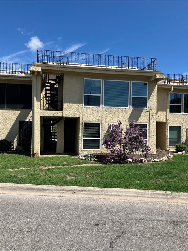 property at 5806 Circulo Dr