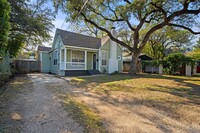 905 W James St in Austin, TX - Building Photo - Building Photo