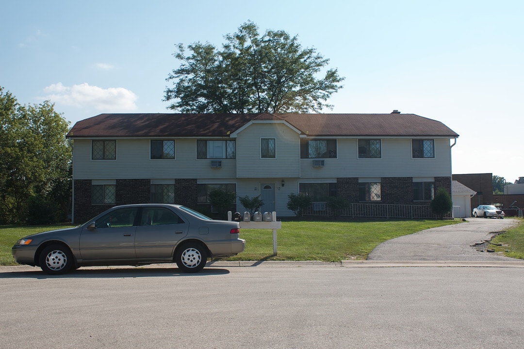 709-715 Princeton Ct in Hartland, WI - Foto de edificio