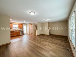 4304 154th St in Urbandale, IA - Building Photo - Building Photo