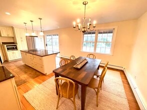 84 Renee Dr in Stonington, CT - Building Photo - Building Photo