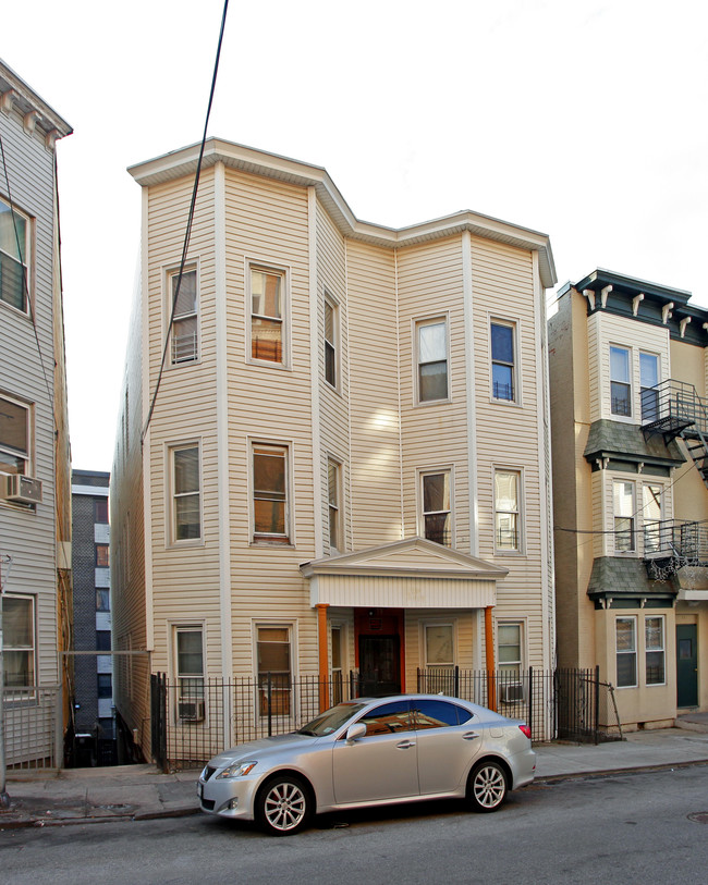 73 Jackson St in Yonkers, NY - Building Photo - Building Photo