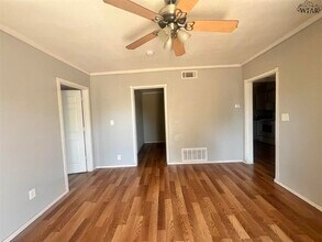 2006 Bell St in Wichita Falls, TX - Building Photo - Building Photo