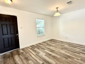 529 W Metcalfe St in Hutto, TX - Building Photo - Building Photo