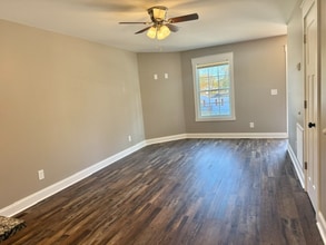 410 Sam Love Rd in Rocky Face, GA - Foto de edificio - Building Photo