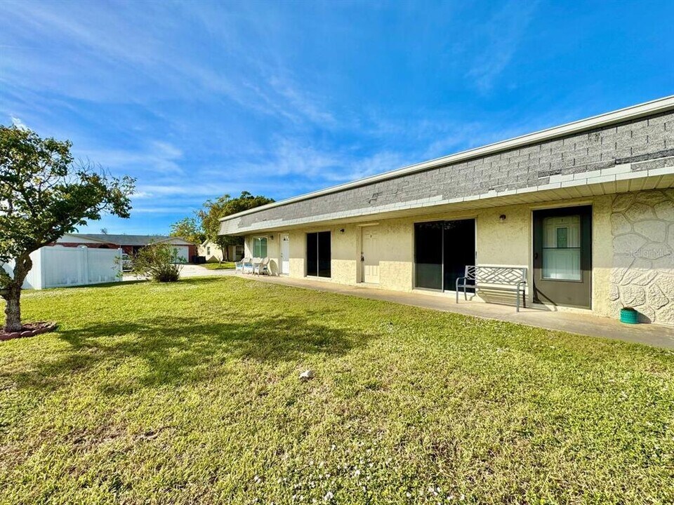 9805 Hidden Ln in Port Richey, FL - Building Photo