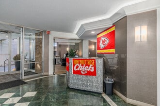 Plaza Point Apartments in Kansas City, MO - Foto de edificio - Interior Photo