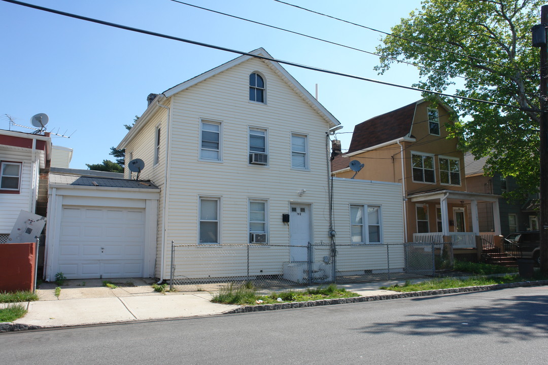 192 Gordon St in Perth Amboy, NJ - Building Photo