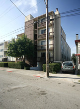 373 Staten Ave in Oakland, CA - Foto de edificio - Building Photo