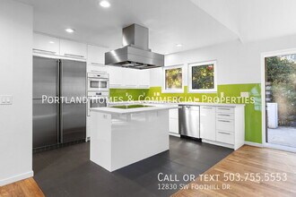 12830 SW Foothill Dr in Portland, OR - Foto de edificio - Building Photo