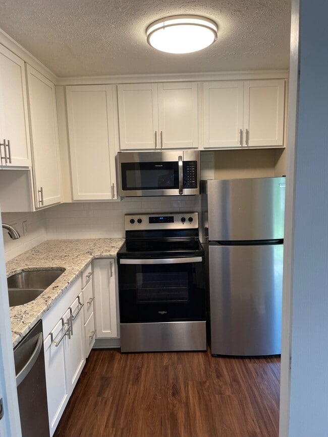 property at 9208 Pasadena Cir