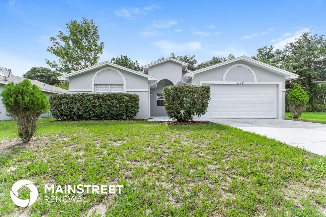 320 Lake Daisy Loop in Winter Haven, FL - Building Photo