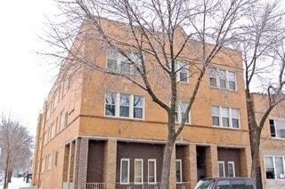 2434 N Laramie Ave in Chicago, IL - Foto de edificio - Building Photo