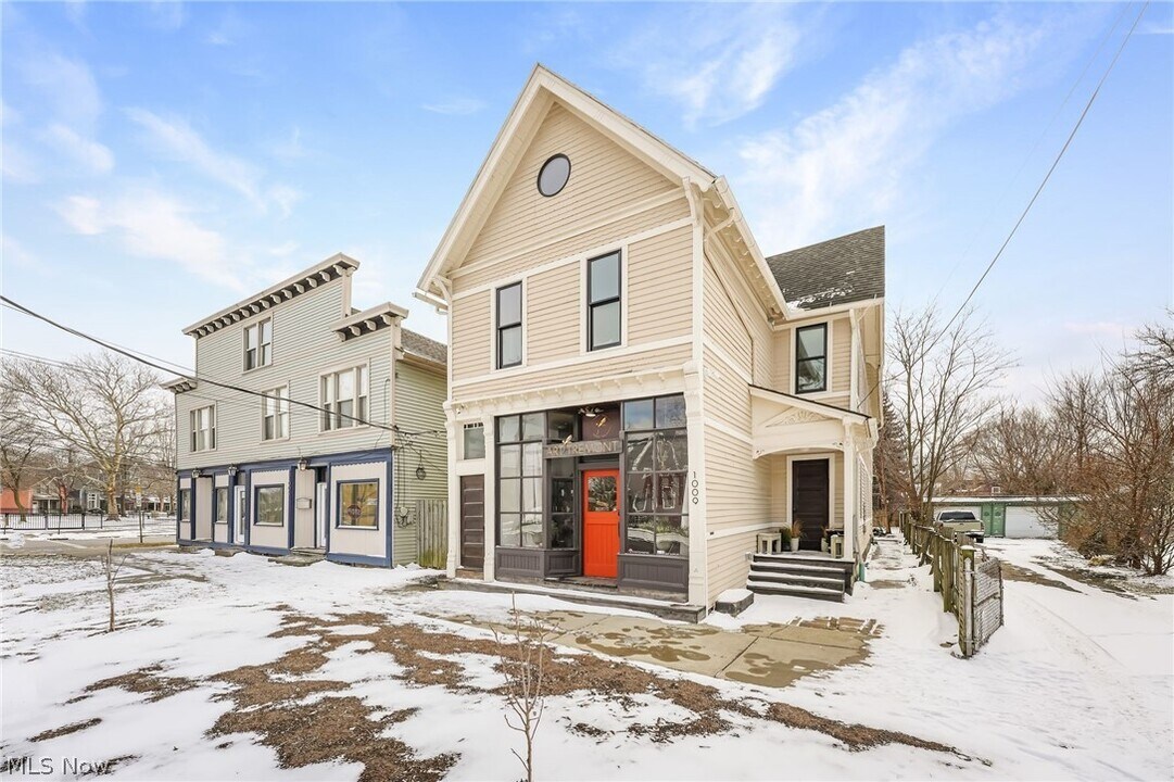 1009 Kenilworth Ave in Cleveland, OH - Building Photo